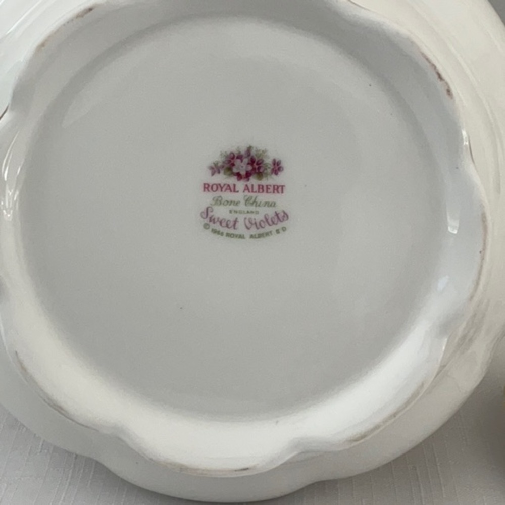 ROYAL ALBERT SWEET VIOLET 5 CUPS TEA POT. NWT - Picture 4 of 5